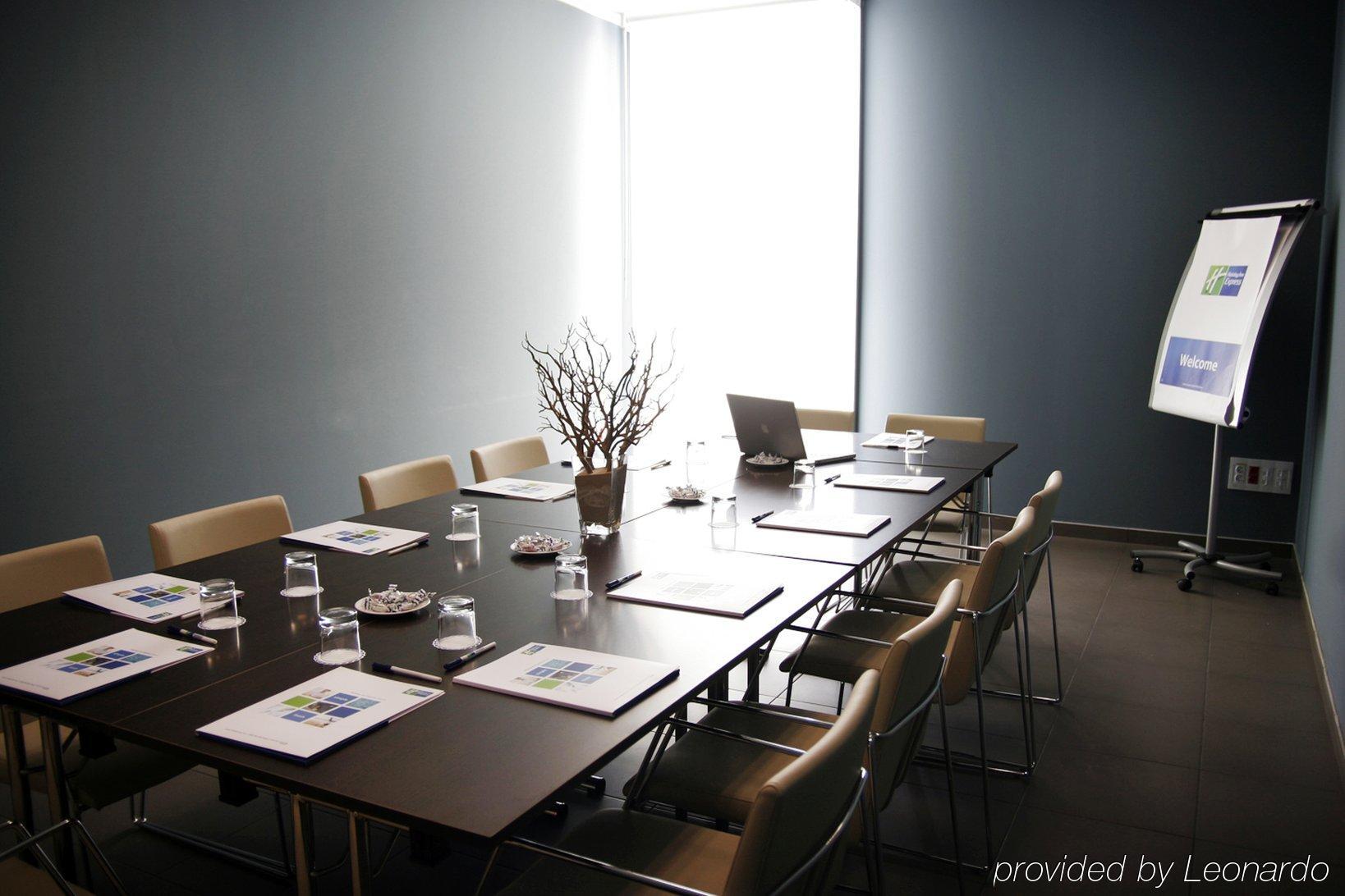 Express Campo De Gibraltar-barrios, An Ihg Los Barrios