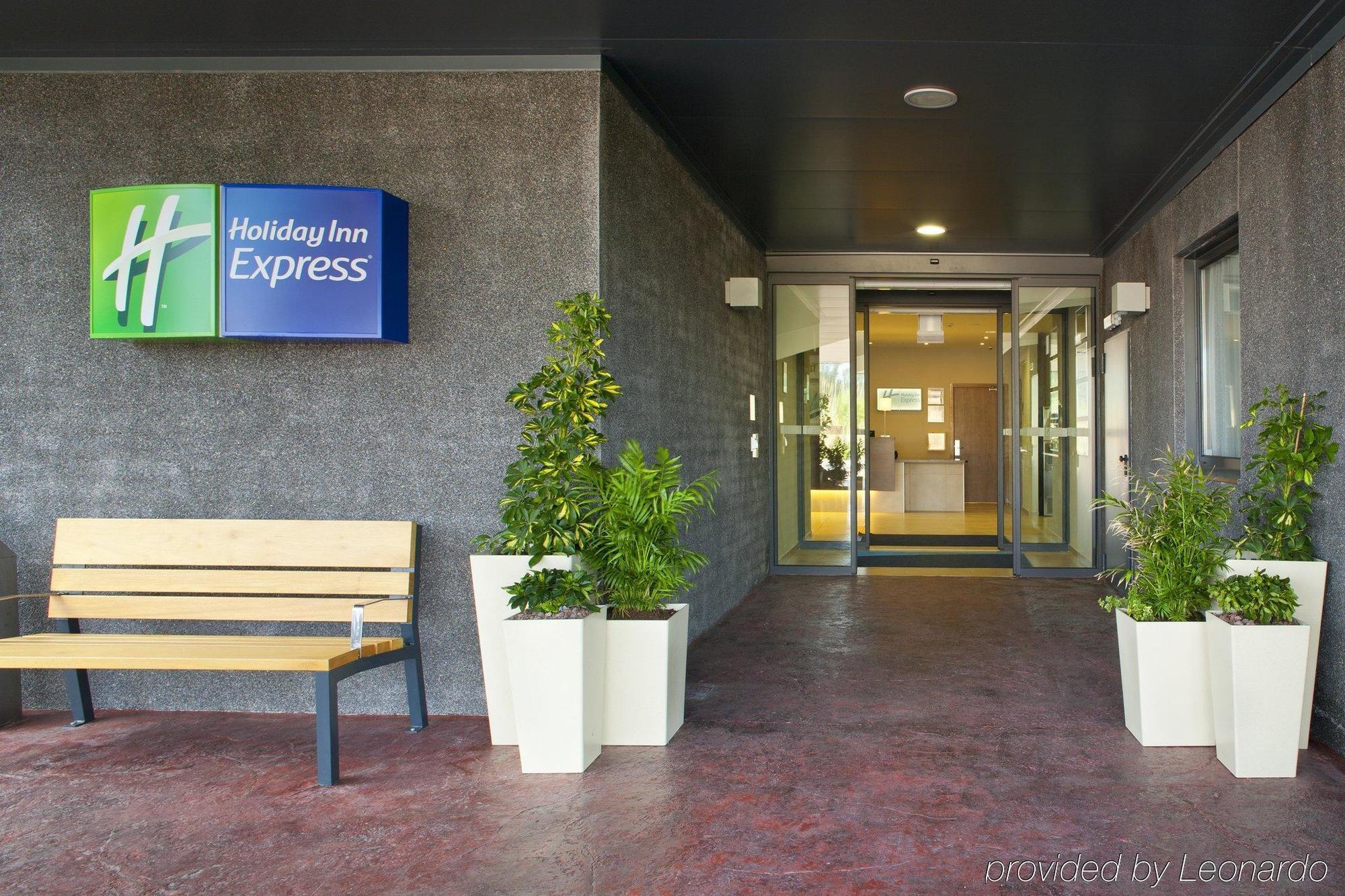 Express Campo De Gibraltar-barrios, An Ihg 3*